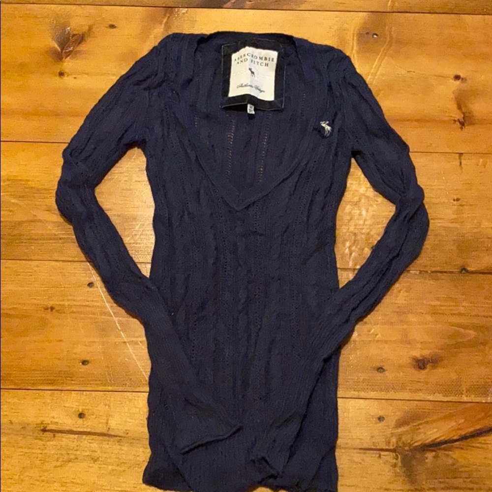 Women’s Abercrombie & Fitch v neck sweater